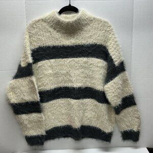 POL SWEATER SMALL GRAY/IVORY PTP25" ❤️ OFFERS!